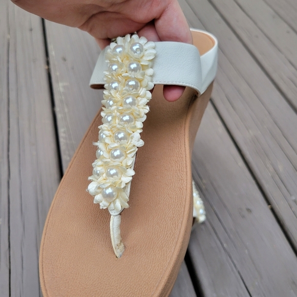 Fitflop Verna Cream Faux Leather Satin Floral Pearls Summer Wedge Sandals 11 - Picture 6 of 8